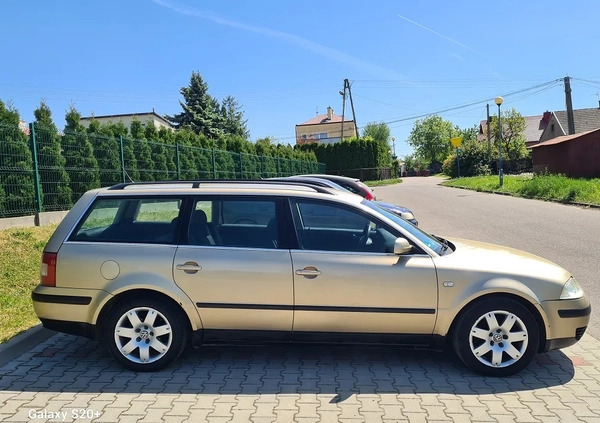 Volkswagen Passat cena 8900 przebieg: 290000, rok produkcji 2003 z Otwock małe 56